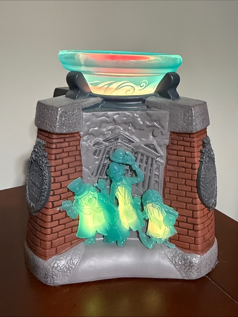 Scentsy Disney The Haunted Mansion Fragrance Warmer 3 Hitchhiking Ghosts